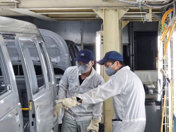 中華汽車推動「世代共融計畫」，善用中高齡同仁之專業技能與經驗，培育新生代人才